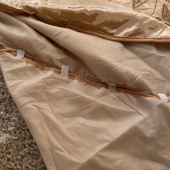 EUC 54” Gold Satin Tree Skirt with Gold Poinsettias - Picture 6 of 9